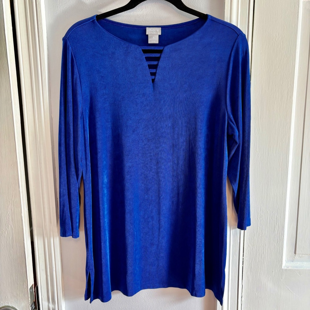 Chicos Travelers Women Size 1 Medium Blue Tunic Top Strappy V-Neck 3/4 Sleeve